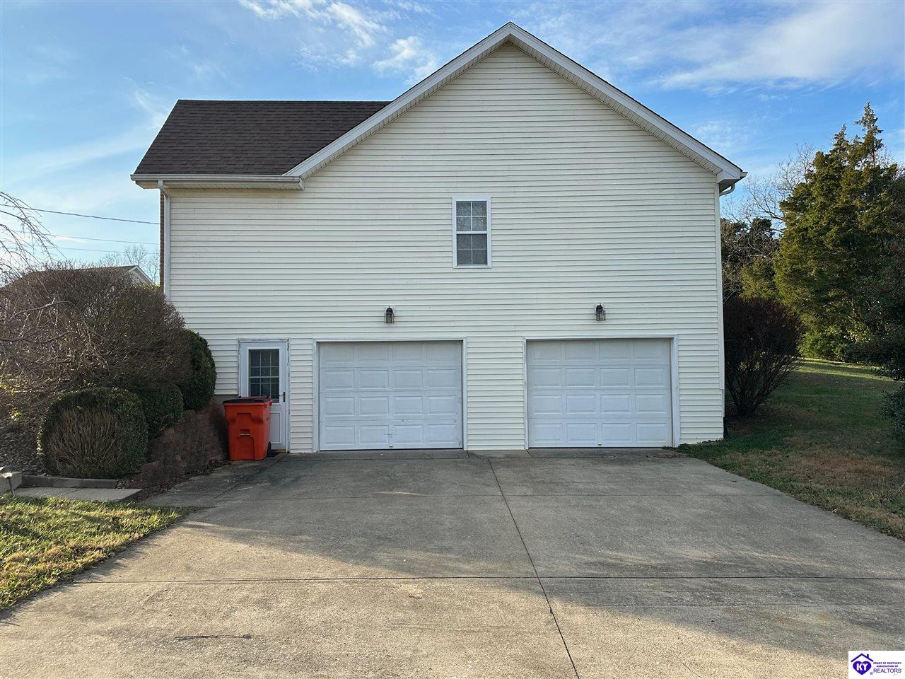 Listing Picture 11 Bear Oak Court Cecilia, KY 42724 MLS HK25005022