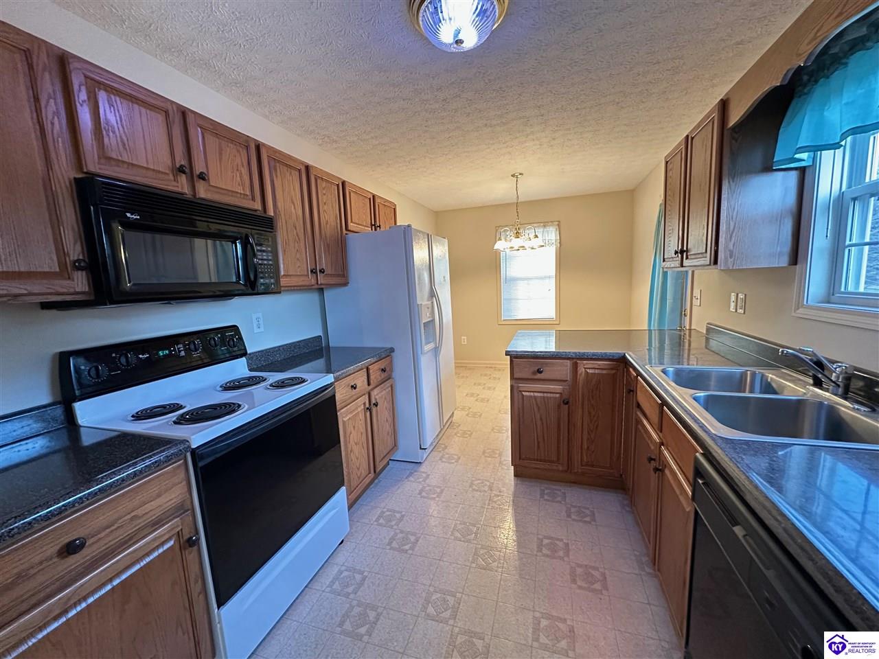 Listing Picture 11 Bear Oak Court Cecilia, KY 42724 MLS HK25005022