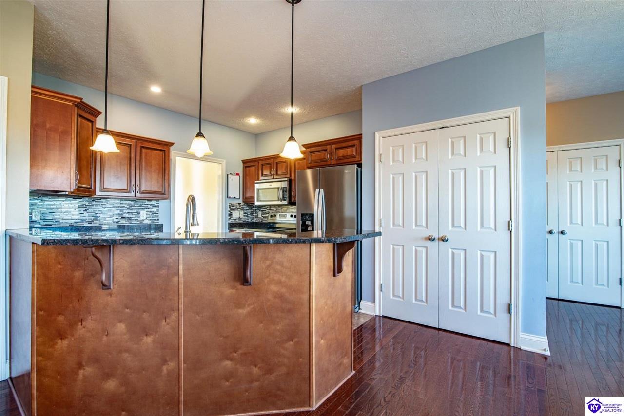 Listing Picture 340 Vineland Place Drive Vine Grove, KY 40175 MLS HK25005041