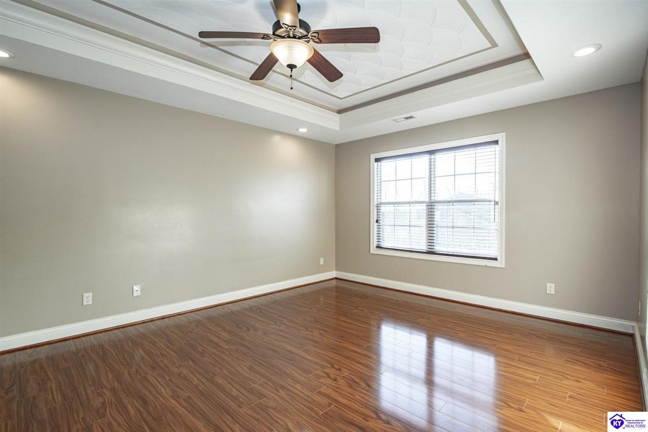 Listing Picture 340 Vineland Place Drive Vine Grove, KY 40175 MLS HK25005041
