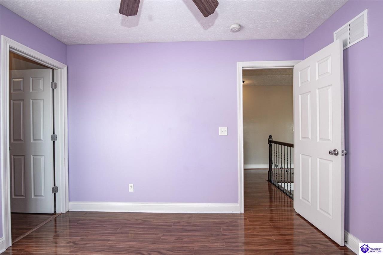 Listing Picture 340 Vineland Place Drive Vine Grove, KY 40175 MLS HK25005041