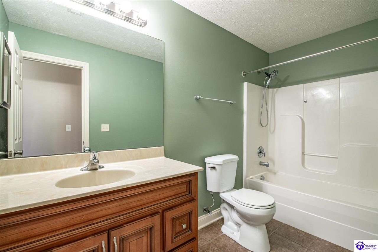 Listing Picture 340 Vineland Place Drive Vine Grove, KY 40175 MLS HK25005041