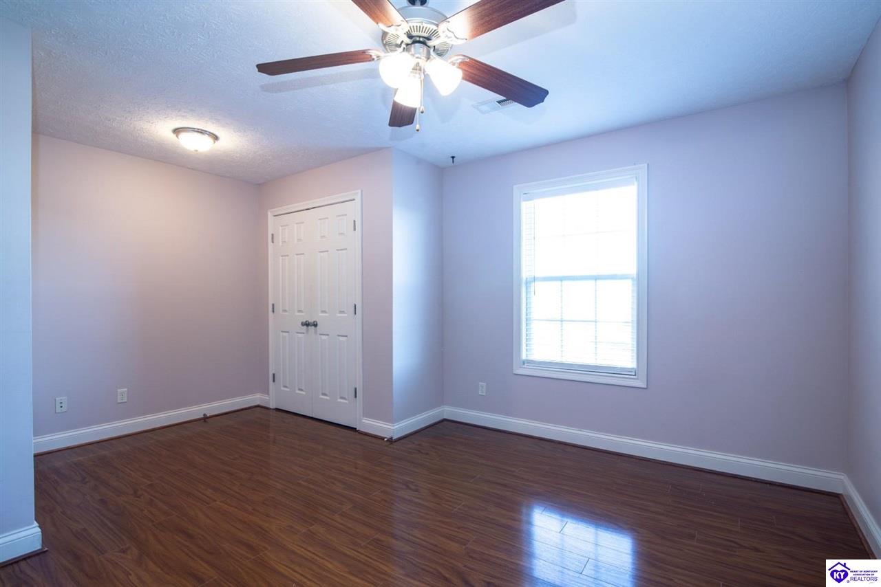 Listing Picture 340 Vineland Place Drive Vine Grove, KY 40175 MLS HK25005041