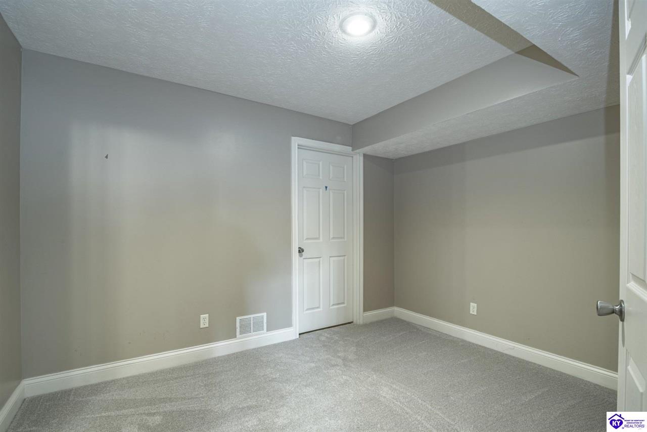 Listing Picture 340 Vineland Place Drive Vine Grove, KY 40175 MLS HK25005041