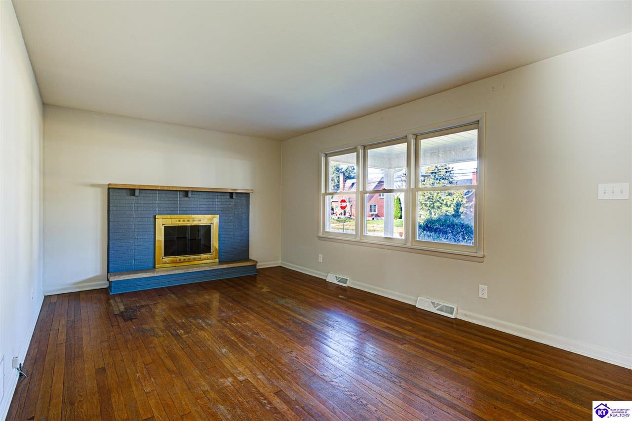Listing Picture 430 College Street Elizabethtown, KY 42701 MLS HK25005125