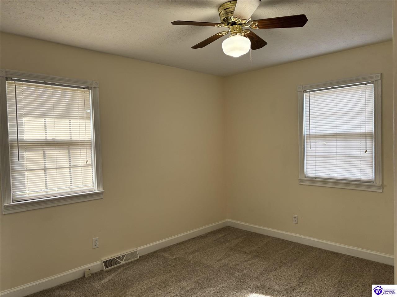 Listing Picture 304 Derek Avenue Elizabethtown, KY 42701 MLS HK25005224