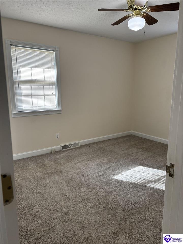 Listing Picture 304 Derek Avenue Elizabethtown, KY 42701 MLS HK25005224