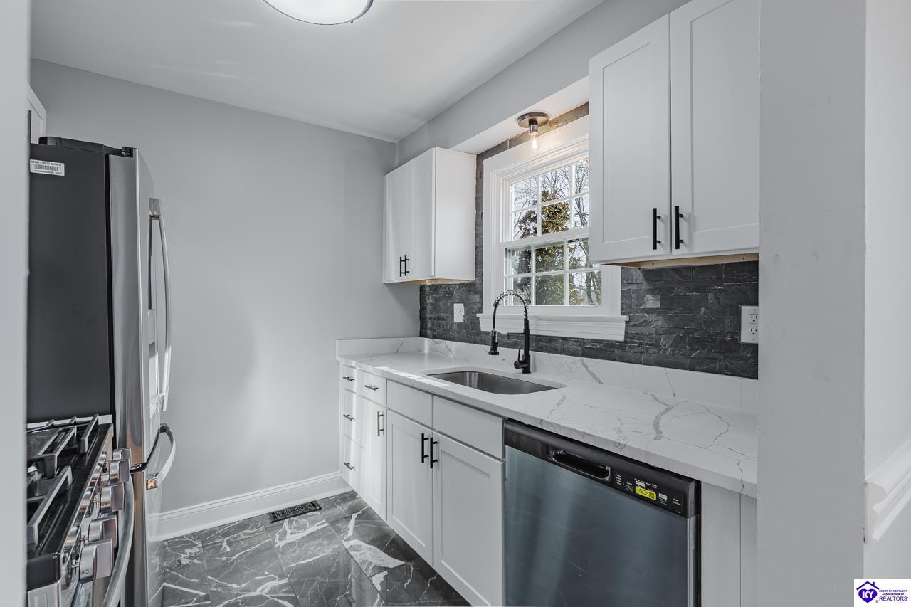 Listing Picture 705 Montgomery Avenue Elizabethtown, KY 42701 MLS HK25005283