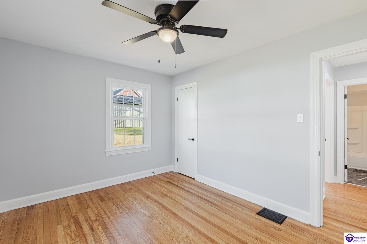 Listing Picture 705 Montgomery Avenue Elizabethtown, KY 42701 MLS HK25005283