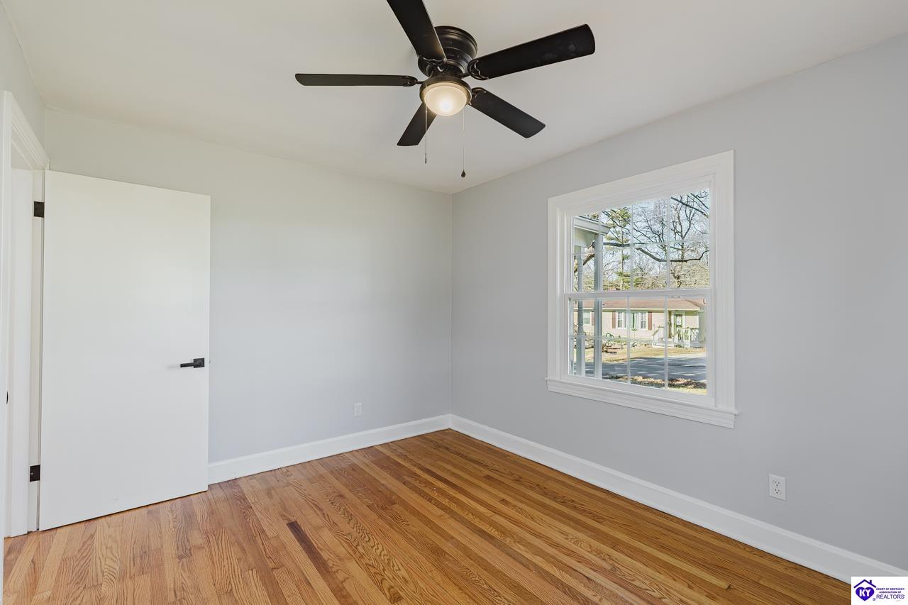 Listing Picture 705 Montgomery Avenue Elizabethtown, KY 42701 MLS HK25005283