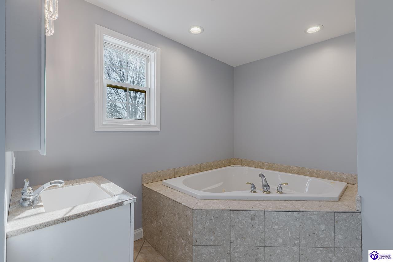 Listing Picture 705 Montgomery Avenue Elizabethtown, KY 42701 MLS HK25005283