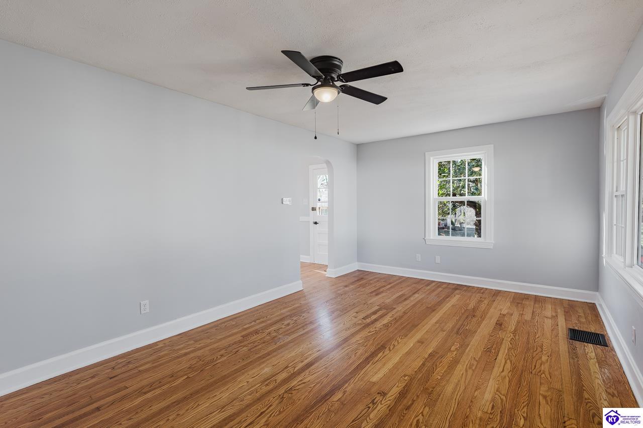 Listing Picture 705 Montgomery Avenue Elizabethtown, KY 42701 MLS HK25005283