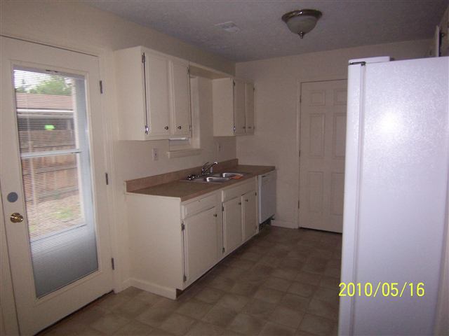 Listing Picture 111 Ledgewood Court Louisville, KY 40229 MLS HK10000737