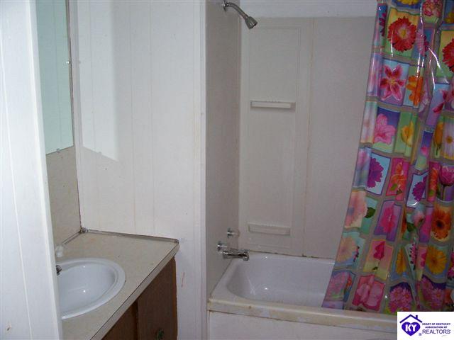 Listing Picture 102 Woods Road Elizabethtown, KY 42701 MLS HK10002179