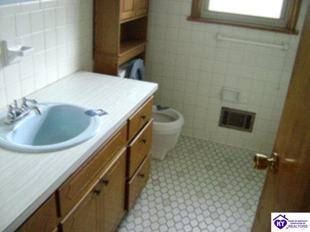 Listing Picture 4905 Crest Court Louisville, KY 40216 MLS HK10003009