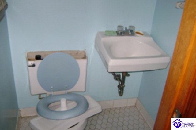 Listing Picture 4905 Crest Court Louisville, KY 40216 MLS HK10003009