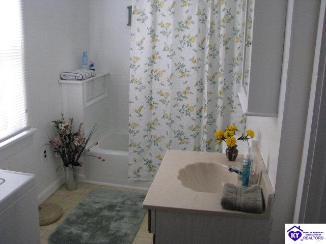 Listing Picture 514 Kirkpatrick Avenue Hodgenville, KY 42748 MLS HK10003901