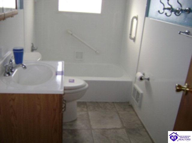 Listing Picture 5702 Undine Drive Louisville, KY 40216 MLS HK10004473