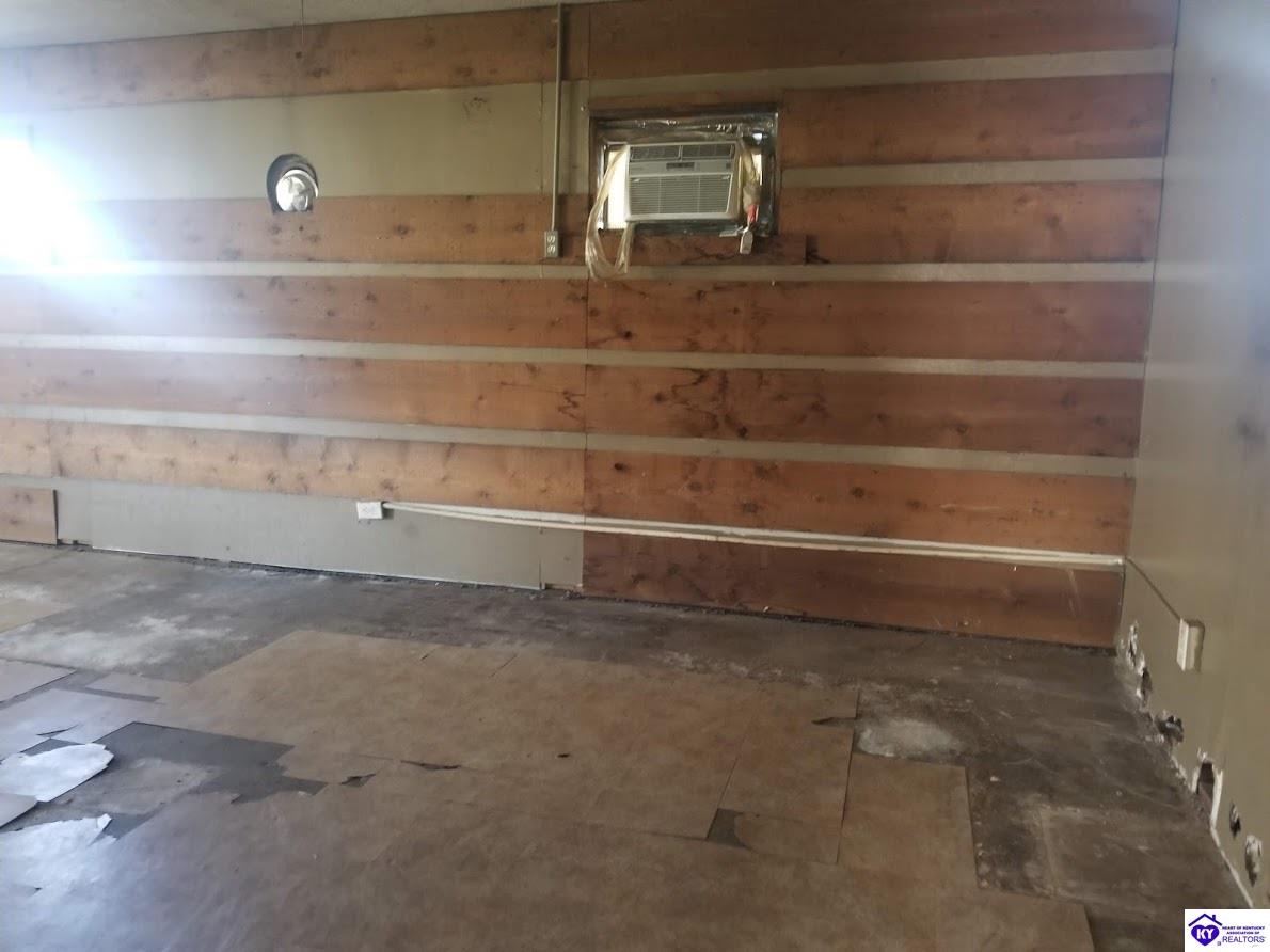 Listing Picture 4950 Hodgenville Road Campbellsville, KY 42718 MLS HK10047464