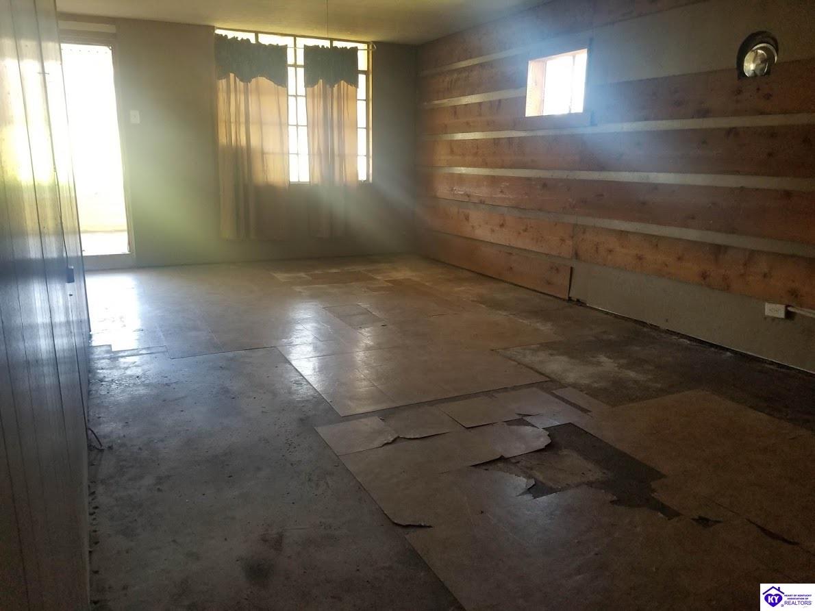 Listing Picture 4950 Hodgenville Road Campbellsville, KY 42718 MLS HK10047464