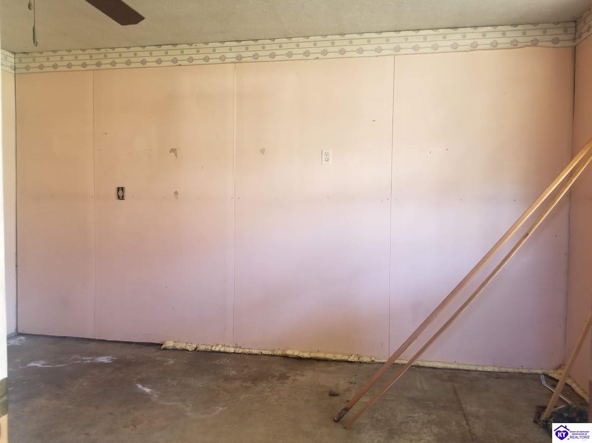 Listing Picture 4950 Hodgenville Road Campbellsville, KY 42718 MLS HK10047464