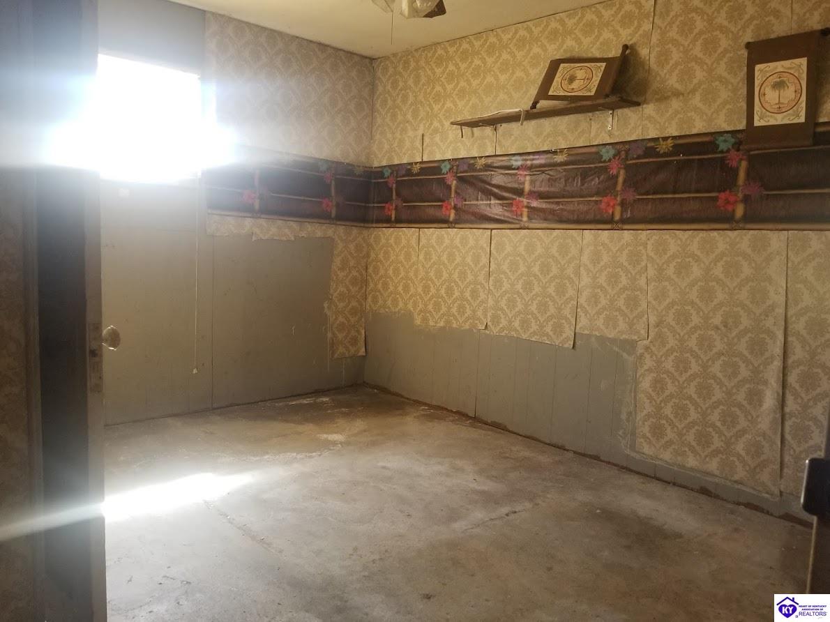 Listing Picture 4950 Hodgenville Road Campbellsville, KY 42718 MLS HK10047464