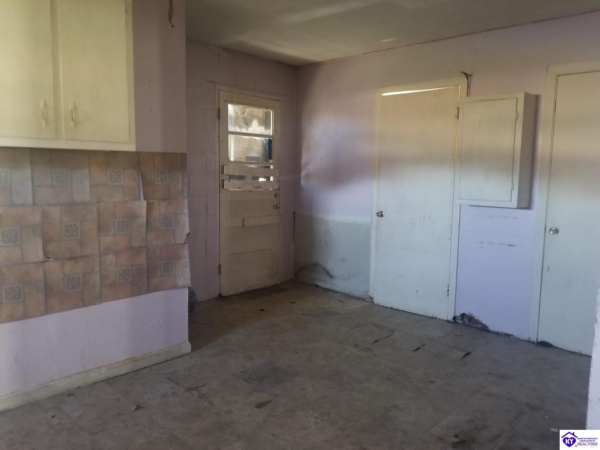 Listing Picture 4950 Hodgenville Road Campbellsville, KY 42718 MLS HK10047464