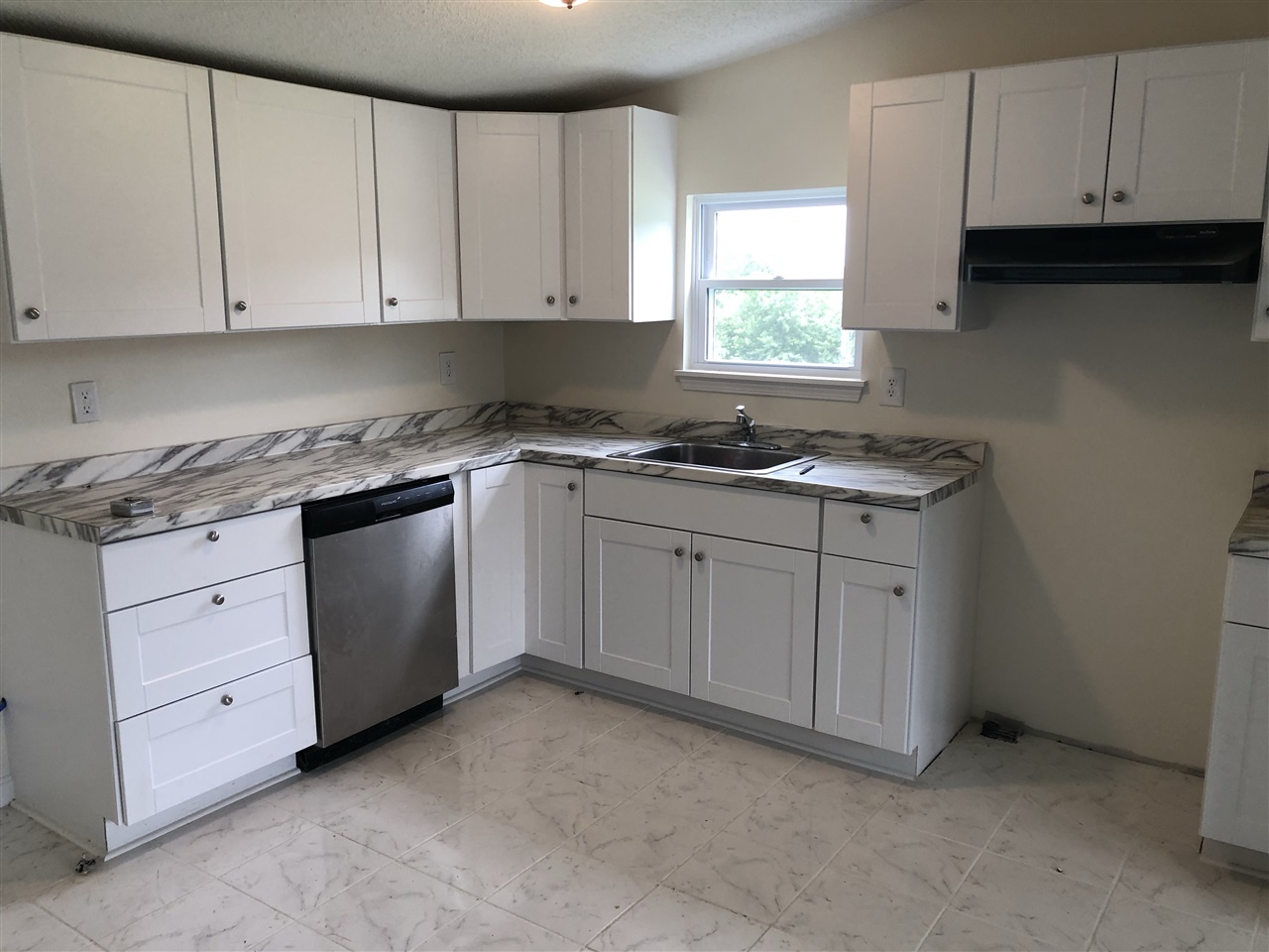 Listing Picture 325 Lake Drive Vine Grove, KY 40175 MLS HK10048203