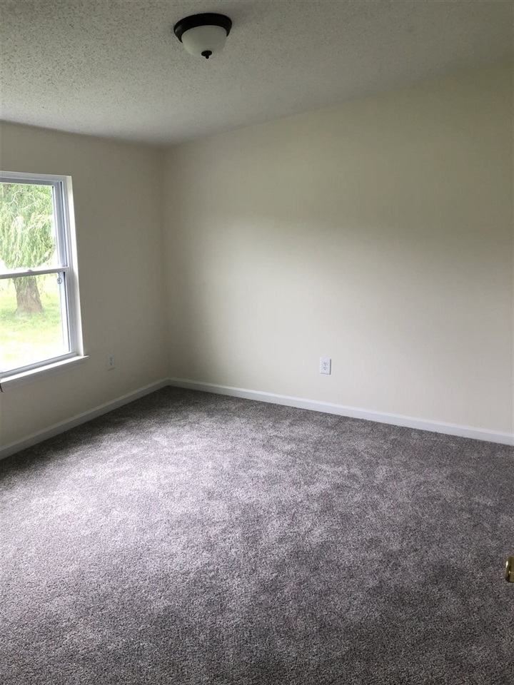 Listing Picture 325 Lake Drive Vine Grove, KY 40175 MLS HK10048203