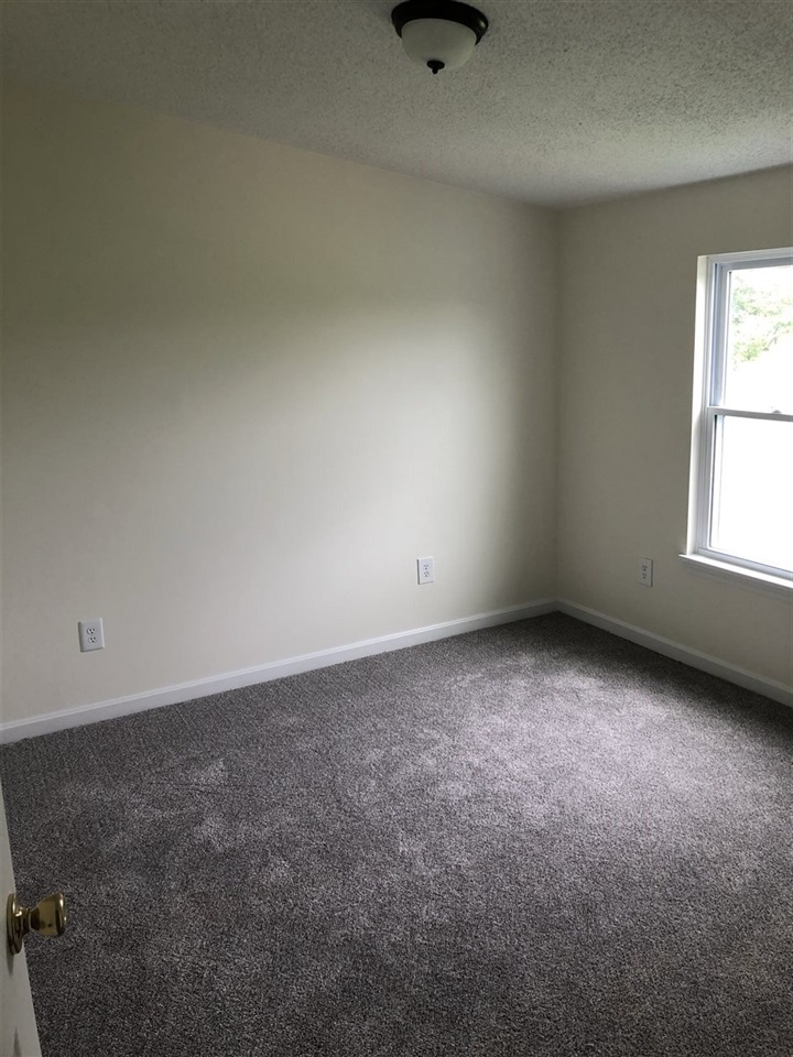 Listing Picture 325 Lake Drive Vine Grove, KY 40175 MLS HK10048203