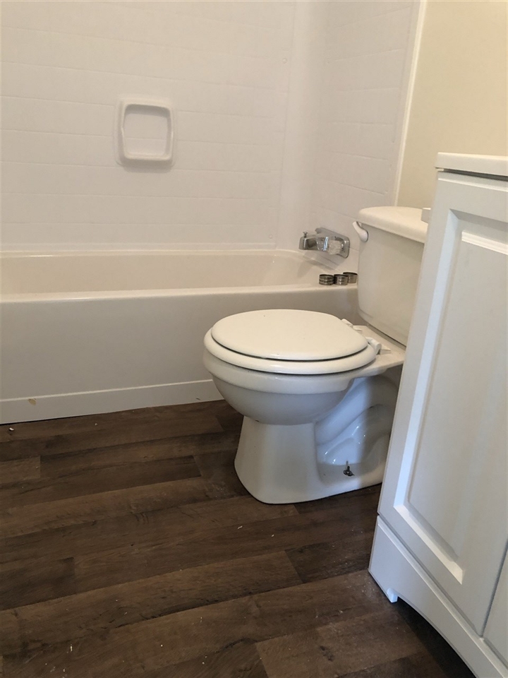 Listing Picture 325 Lake Drive Vine Grove, KY 40175 MLS HK10048203