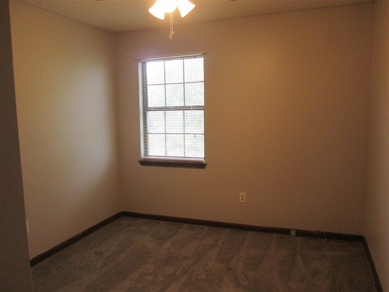 Listing Picture 2728 Pioneer Court Radcliff, KY 40160 MLS HK10048646