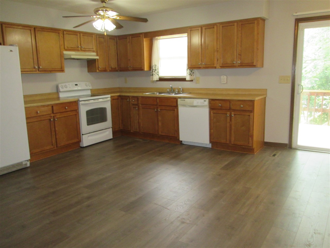 Listing Picture 2728 Pioneer Court Radcliff, KY 40160 MLS HK10048646