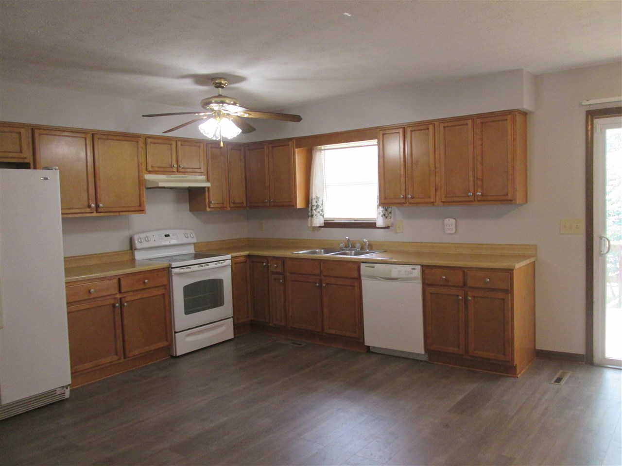 Listing Picture 2728 Pioneer Court Radcliff, KY 40160 MLS HK10048646