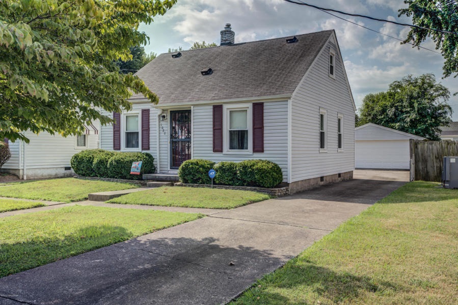 Listing Picture 1028 Berry Boulevard Louisville, KY 40215 MLS HK10049301