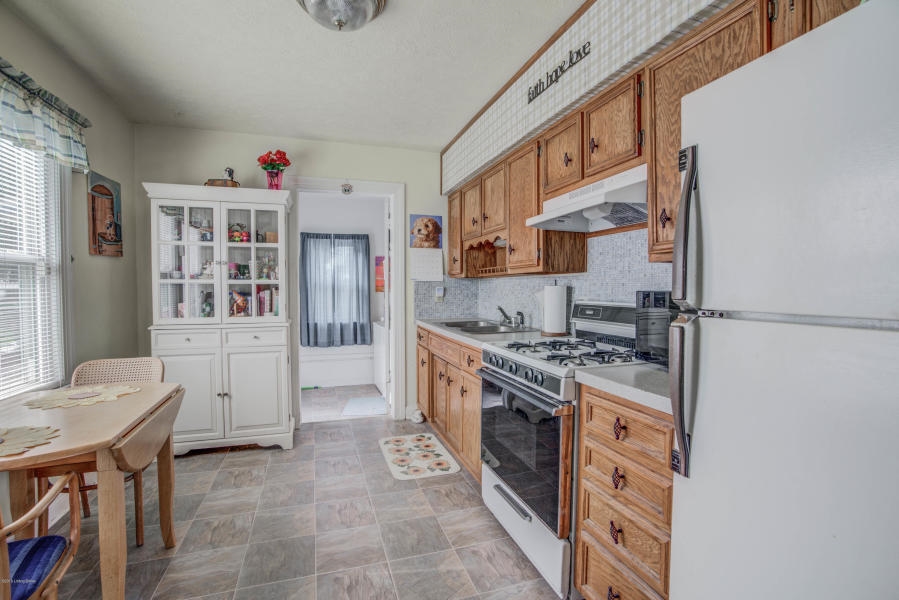 Listing Picture 1028 Berry Boulevard Louisville, KY 40215 MLS HK10049301