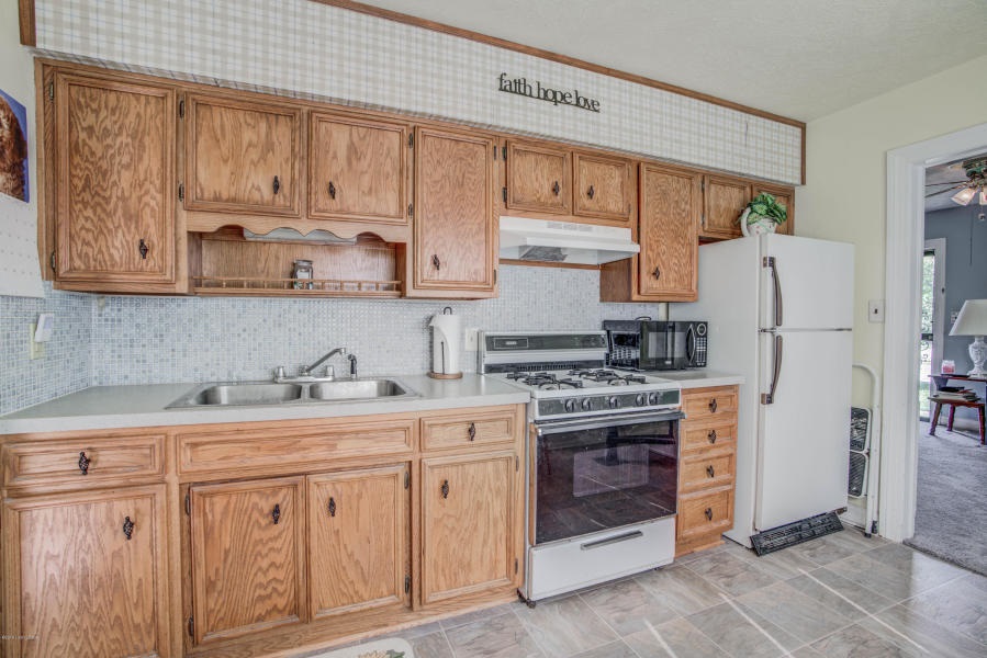 Listing Picture 1028 Berry Boulevard Louisville, KY 40215 MLS HK10049301