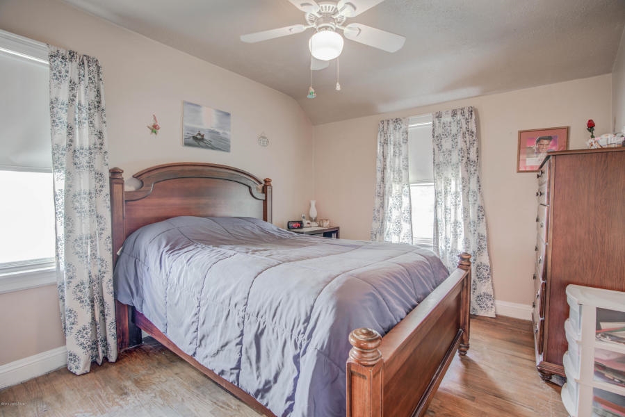 Listing Picture 1028 Berry Boulevard Louisville, KY 40215 MLS HK10049301