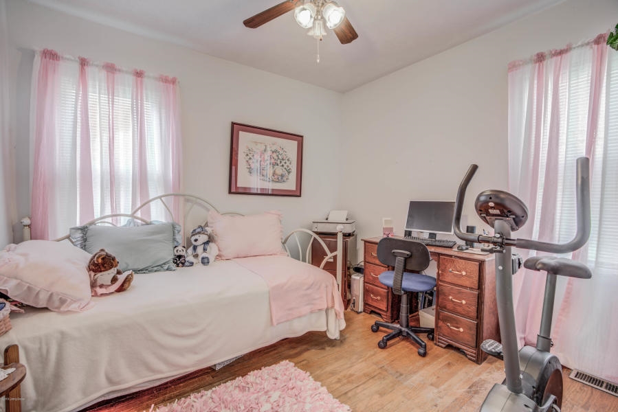 Listing Picture 1028 Berry Boulevard Louisville, KY 40215 MLS HK10049301