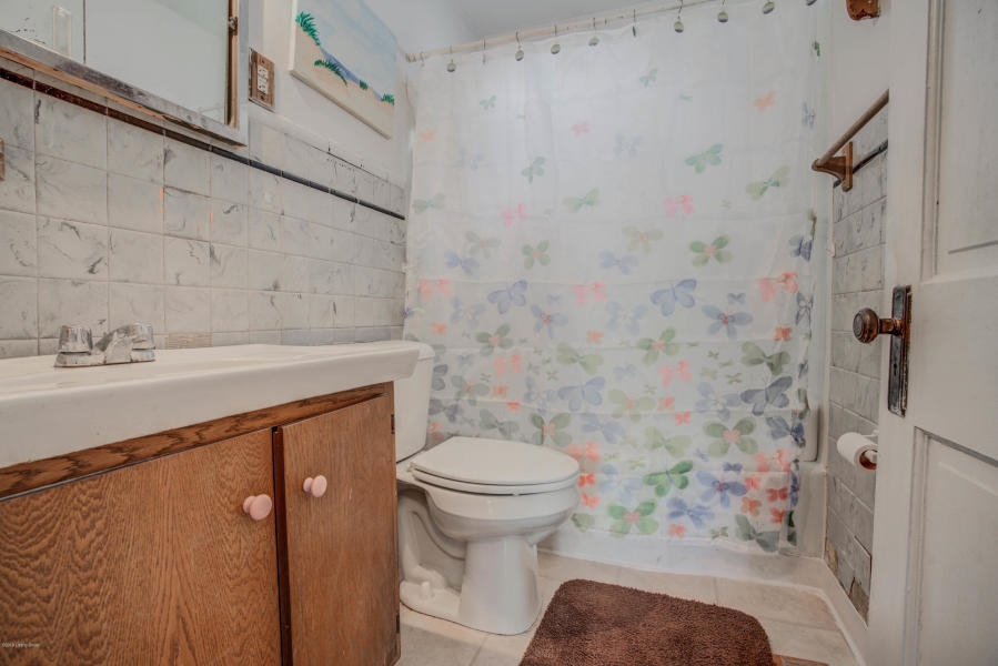 Listing Picture 1028 Berry Boulevard Louisville, KY 40215 MLS HK10049301