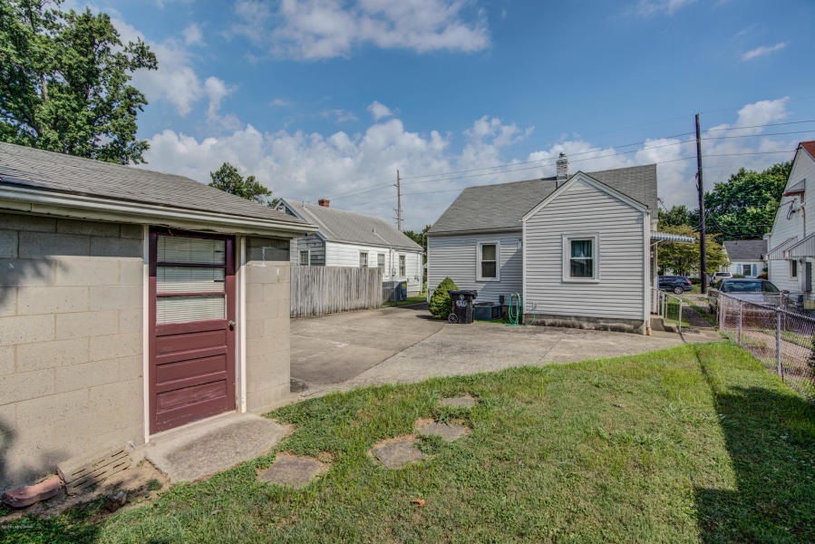 Listing Picture 1028 Berry Boulevard Louisville, KY 40215 MLS HK10049301