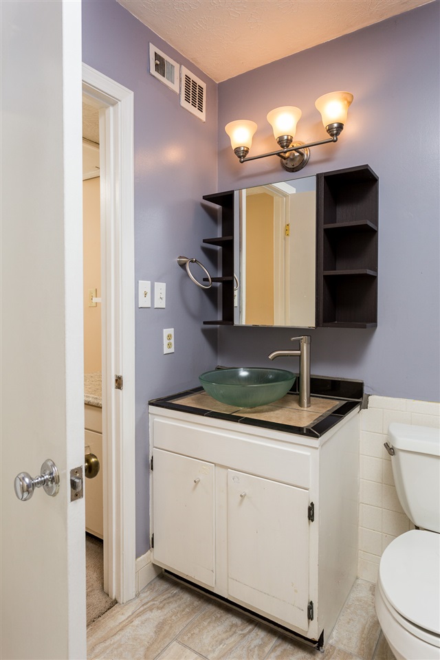 Listing Picture 8126 Lake Terrace Louisville, KY 40222 MLS HK10049245