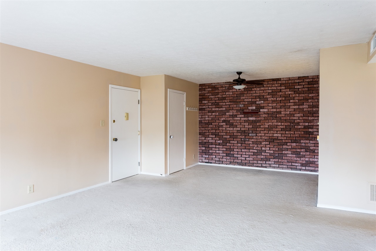 Listing Picture 8126 Lake Terrace Louisville, KY 40222 MLS HK10049245