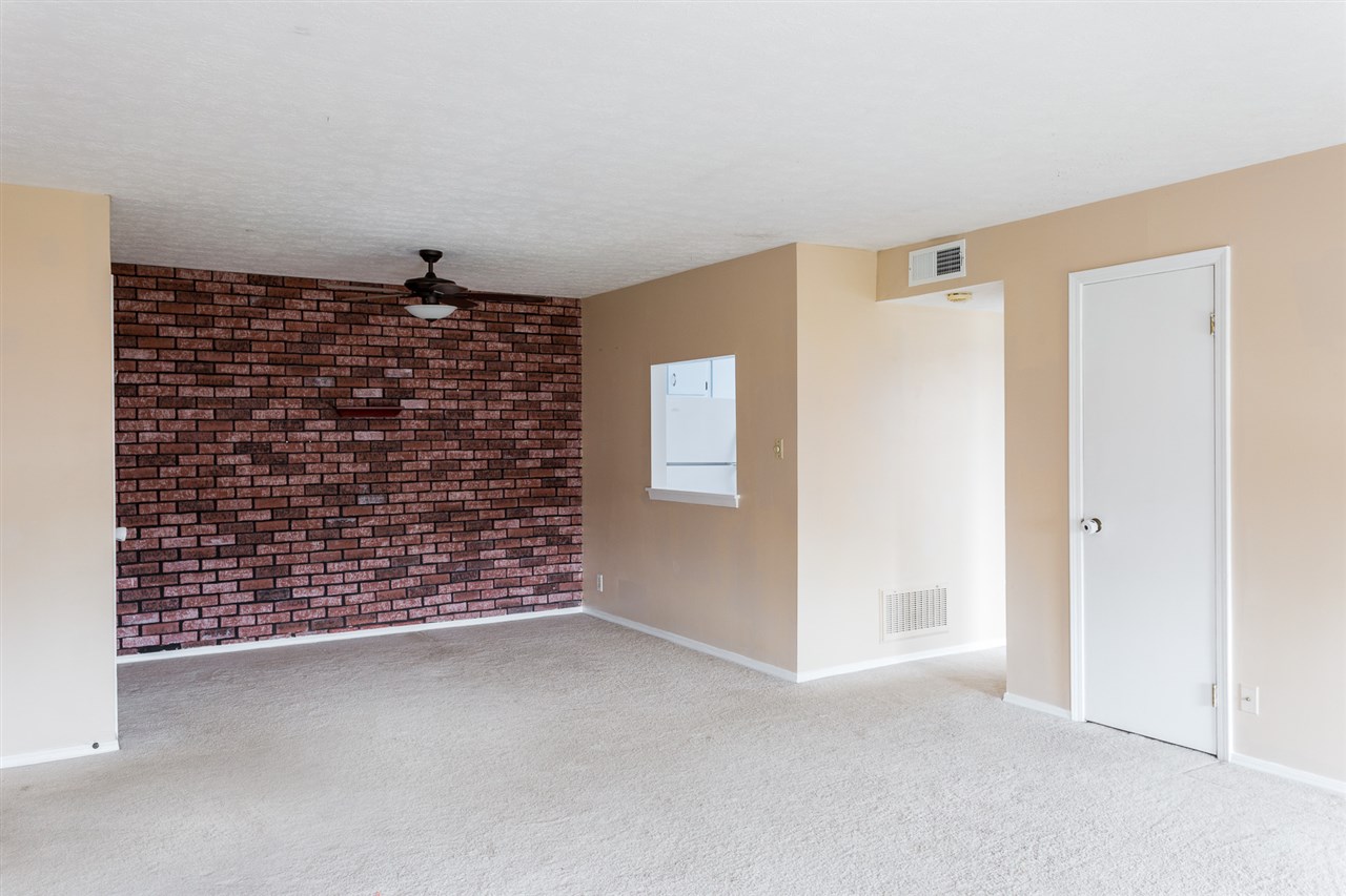 Listing Picture 8126 Lake Terrace Louisville, KY 40222 MLS HK10049245