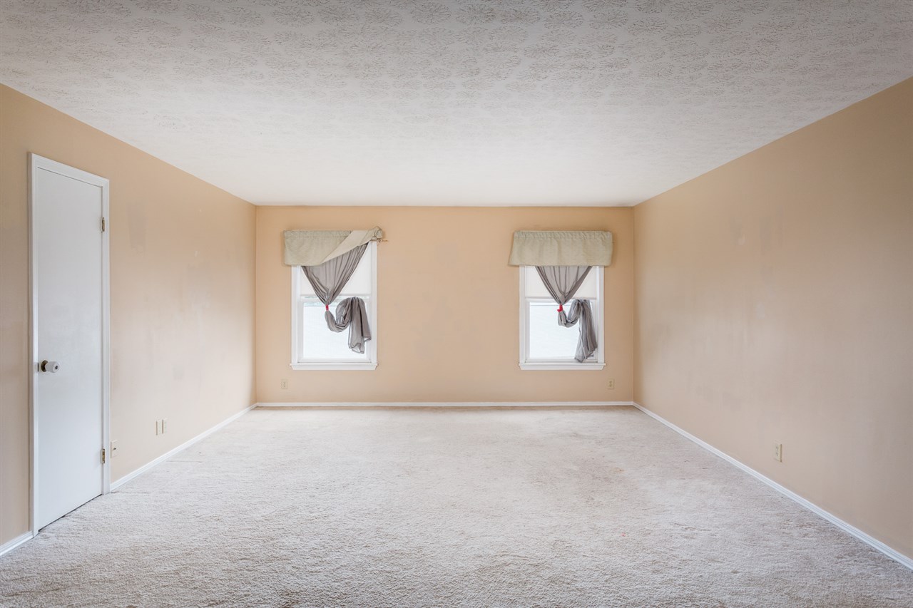 Listing Picture 8126 Lake Terrace Louisville, KY 40222 MLS HK10049245