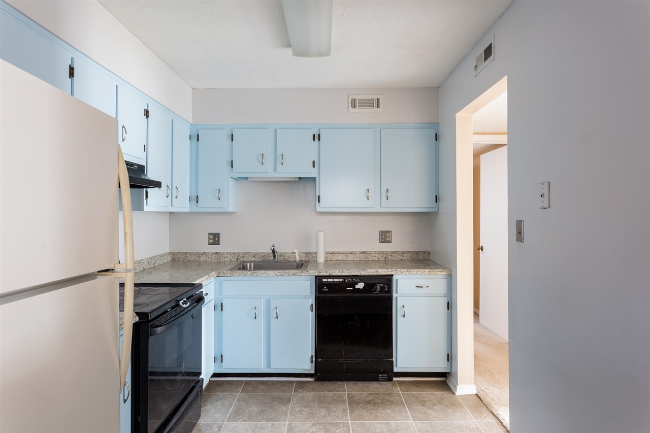 Listing Picture 8126 Lake Terrace Louisville, KY 40222 MLS HK10049245