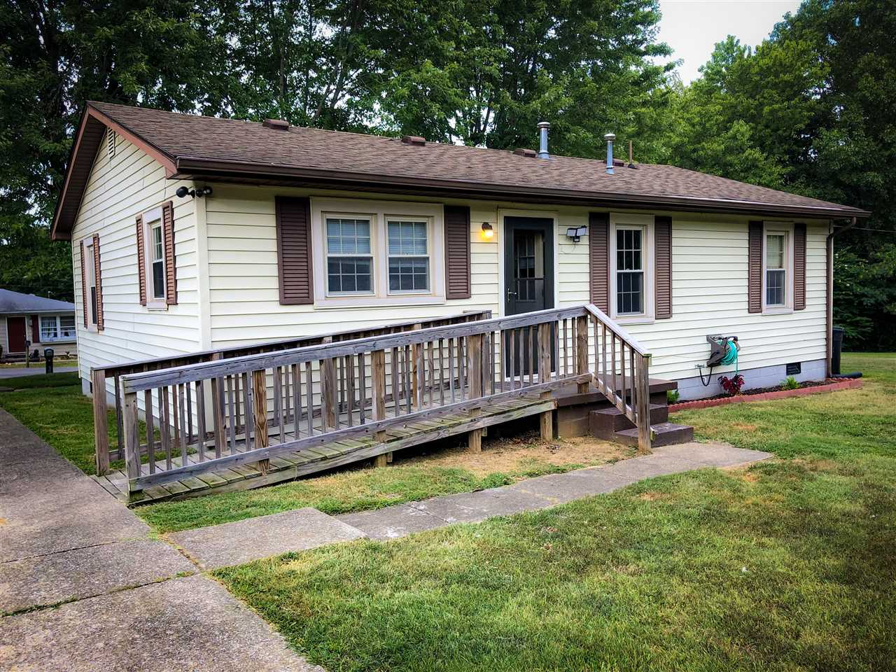 Listing Picture 406 w Walnut Street Leitchfield, KY 42754 MLS HK10049456