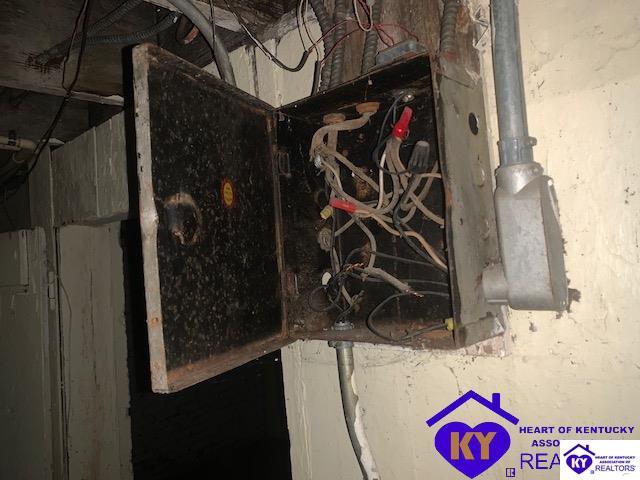 Listing Picture 304 Cecil Avenue Louisville, KY 40212 MLS HK10049904