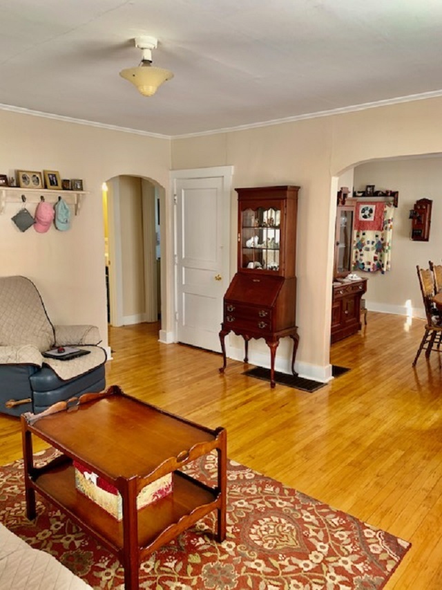 Listing Picture 107 W Forest Avenue Hodgenville, KY 42748 MLS HK10050103