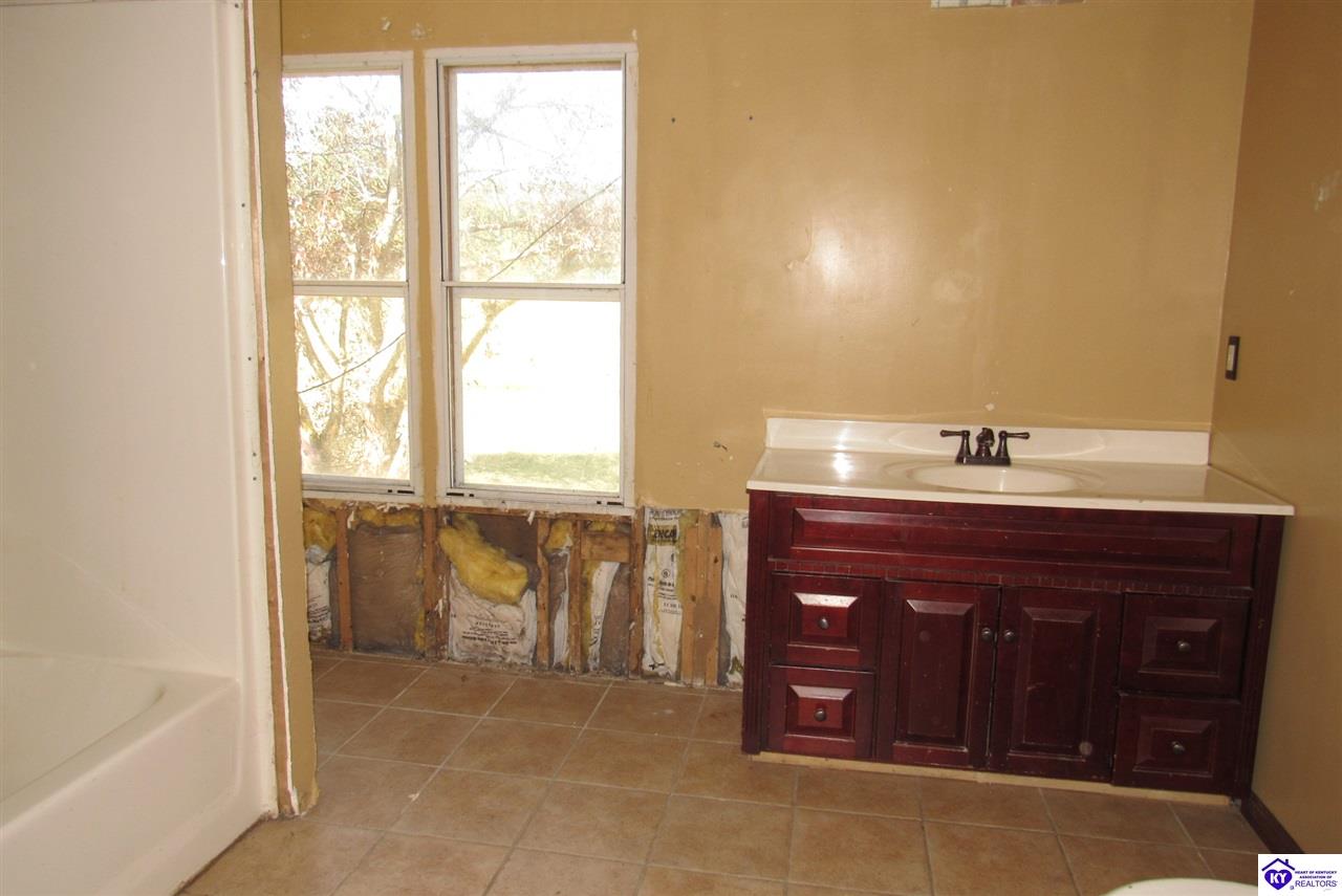 Listing Picture 3842 Hickory Flats Road Leitchfield, KY 42754 MLS HK10050011